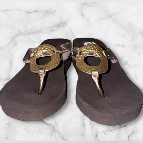 💥FINAL YELLOW BOX Cassidy metallic bronze sandals women’s flip flops size 9 - Picture 10 of 16